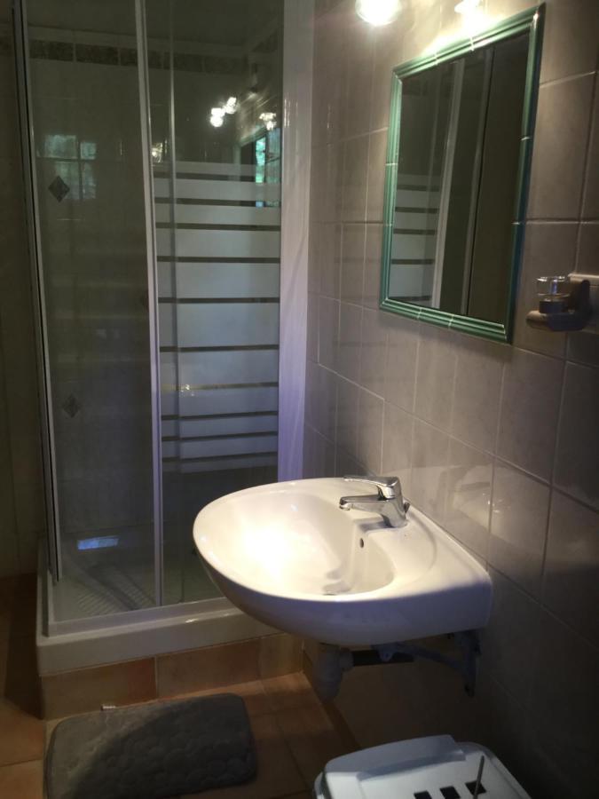 Appartement Dans Un Mas Provencal Istres Esterno foto